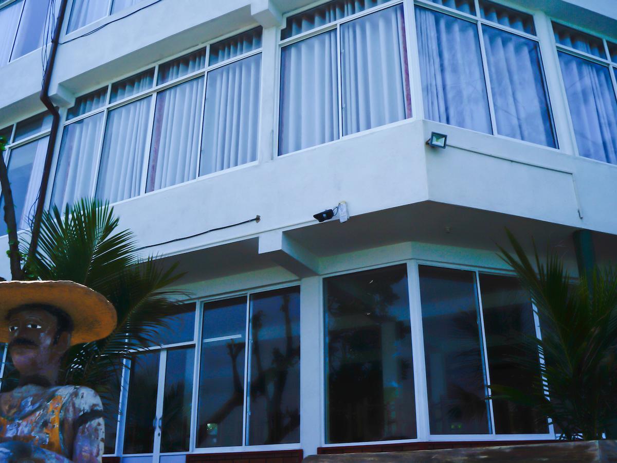 Sayurima Beach Hotel Ahangama Ngoại thất bức ảnh