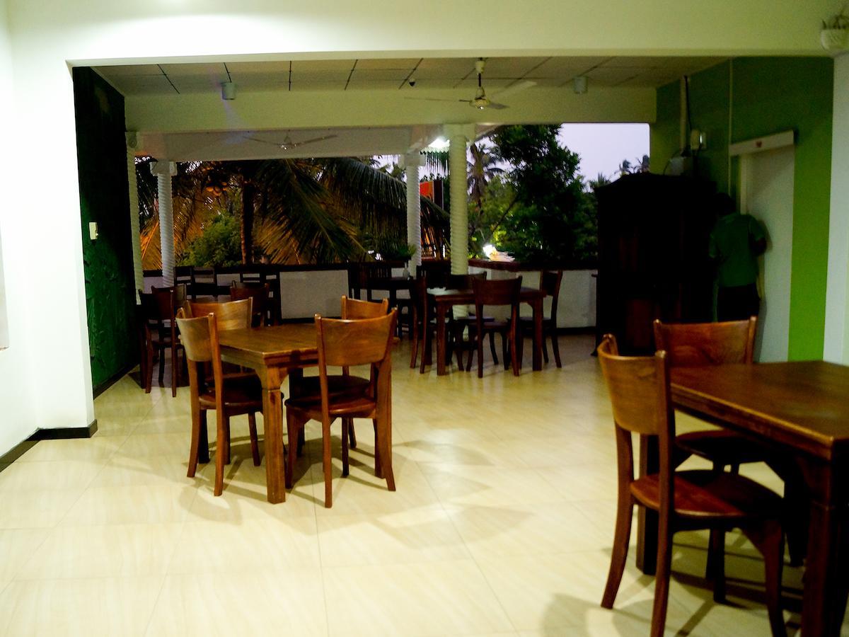 Sayurima Beach Hotel Ahangama Ngoại thất bức ảnh