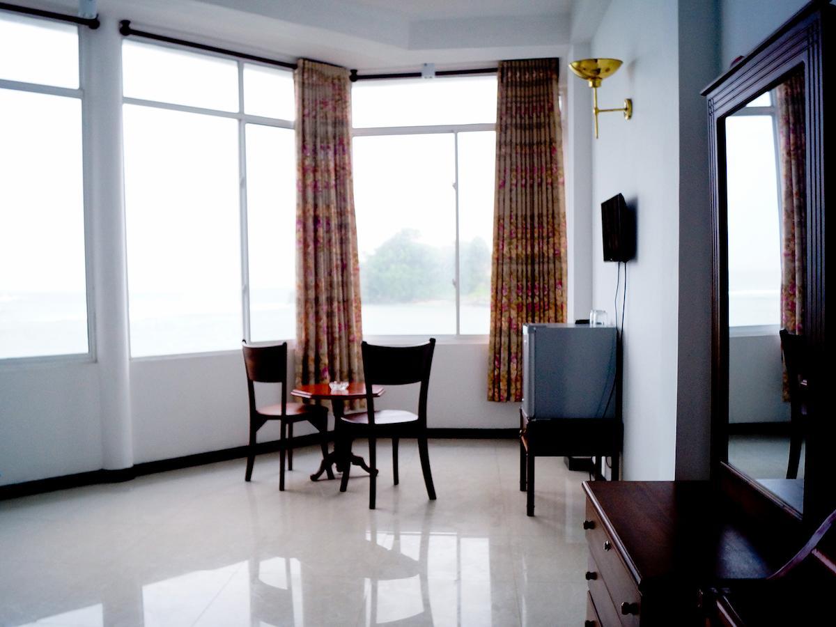 Sayurima Beach Hotel Ahangama Ngoại thất bức ảnh