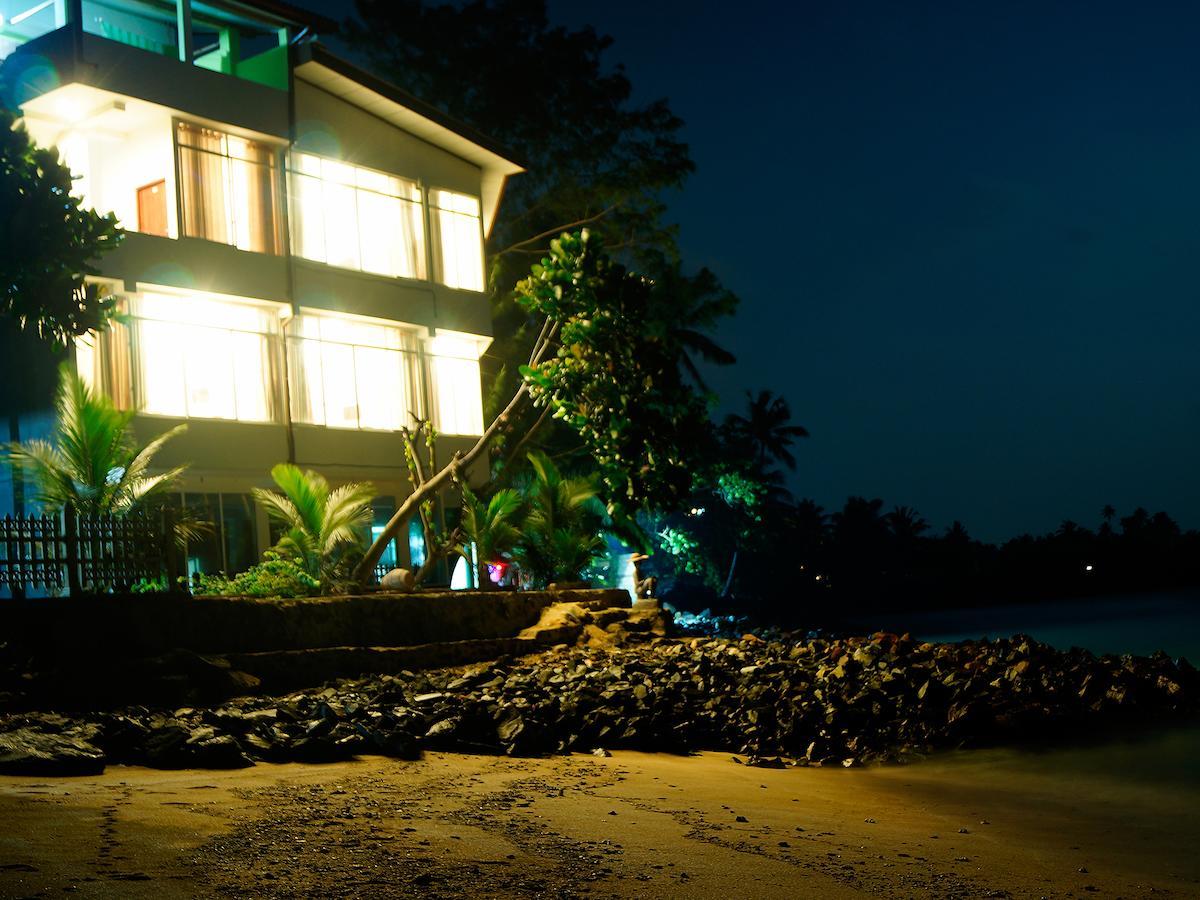 Sayurima Beach Hotel Ahangama Ngoại thất bức ảnh
