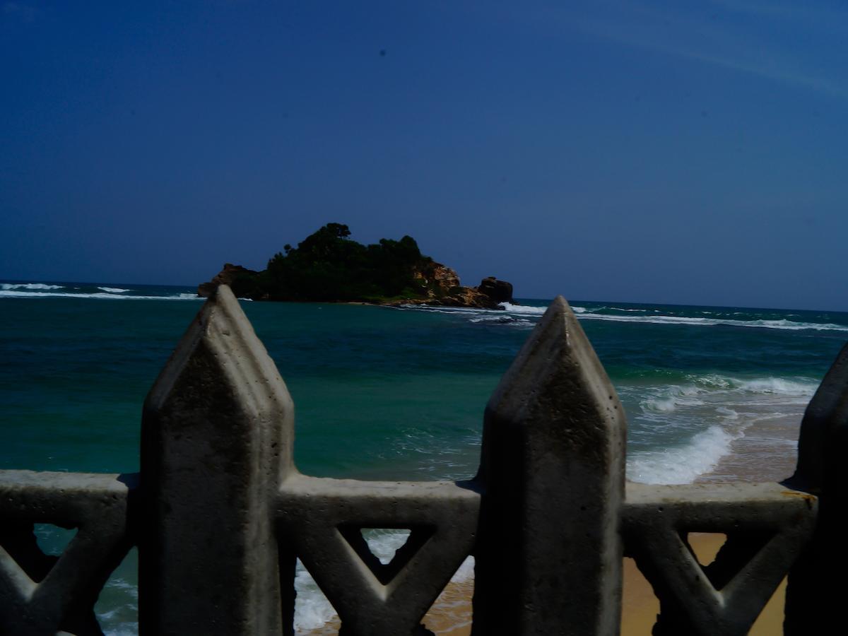 Sayurima Beach Hotel Ahangama Ngoại thất bức ảnh
