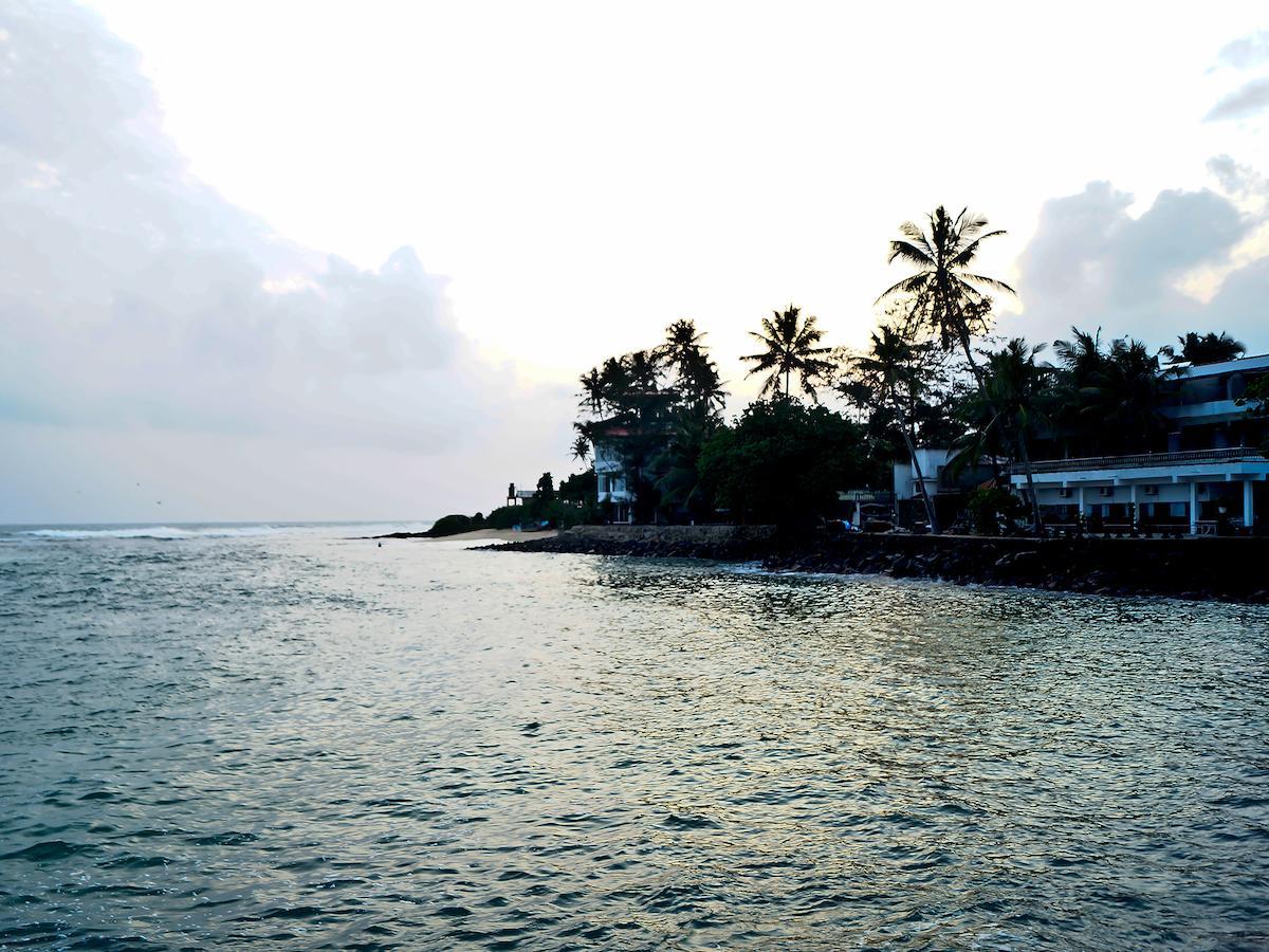 Sayurima Beach Hotel Ahangama Ngoại thất bức ảnh