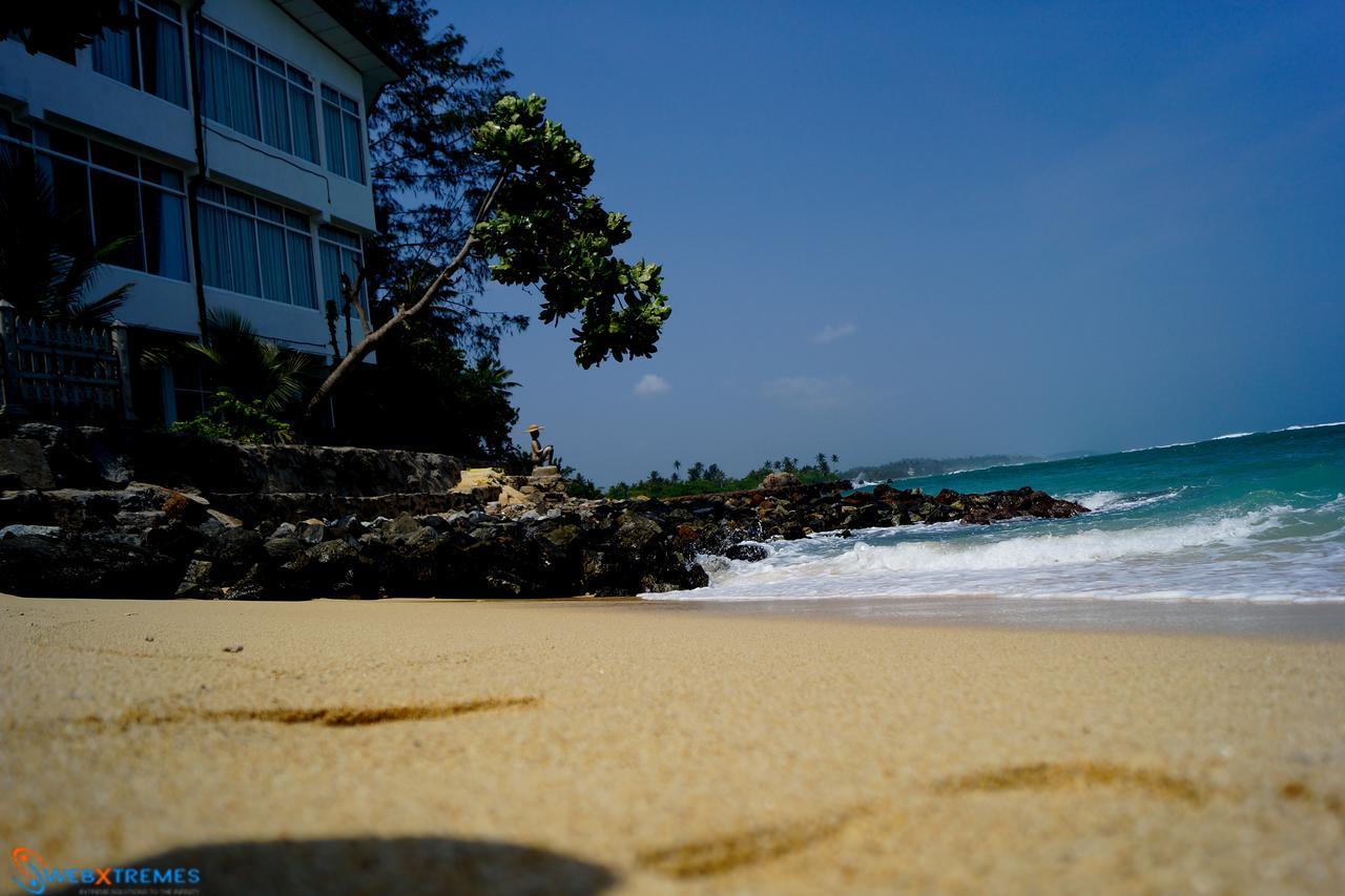 Sayurima Beach Hotel Ahangama Ngoại thất bức ảnh