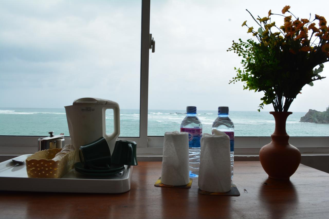 Sayurima Beach Hotel Ahangama Ngoại thất bức ảnh