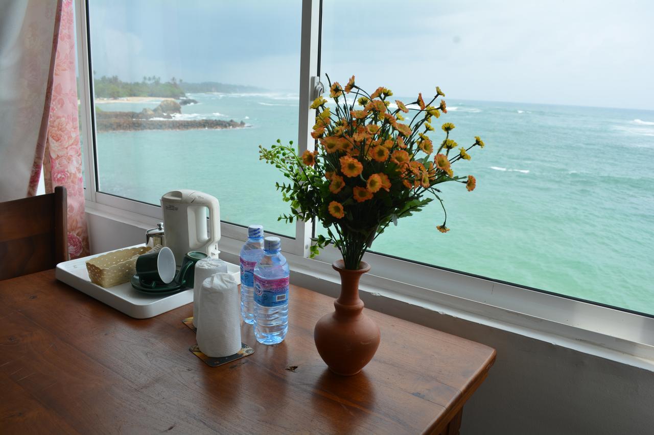Sayurima Beach Hotel Ahangama Ngoại thất bức ảnh