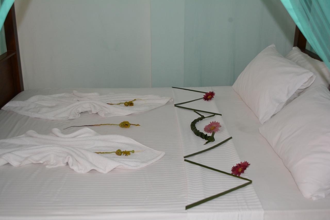 Sayurima Beach Hotel Ahangama Ngoại thất bức ảnh