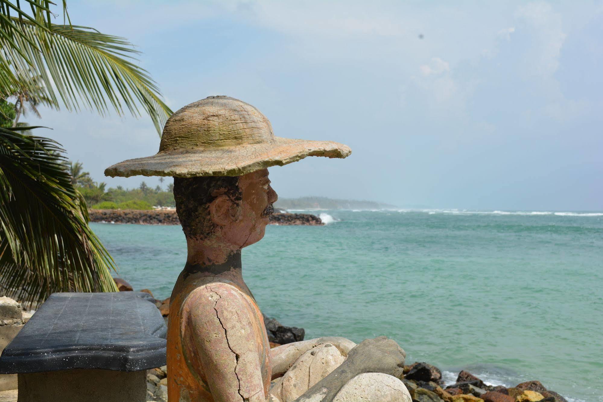 Sayurima Beach Hotel Ahangama Ngoại thất bức ảnh