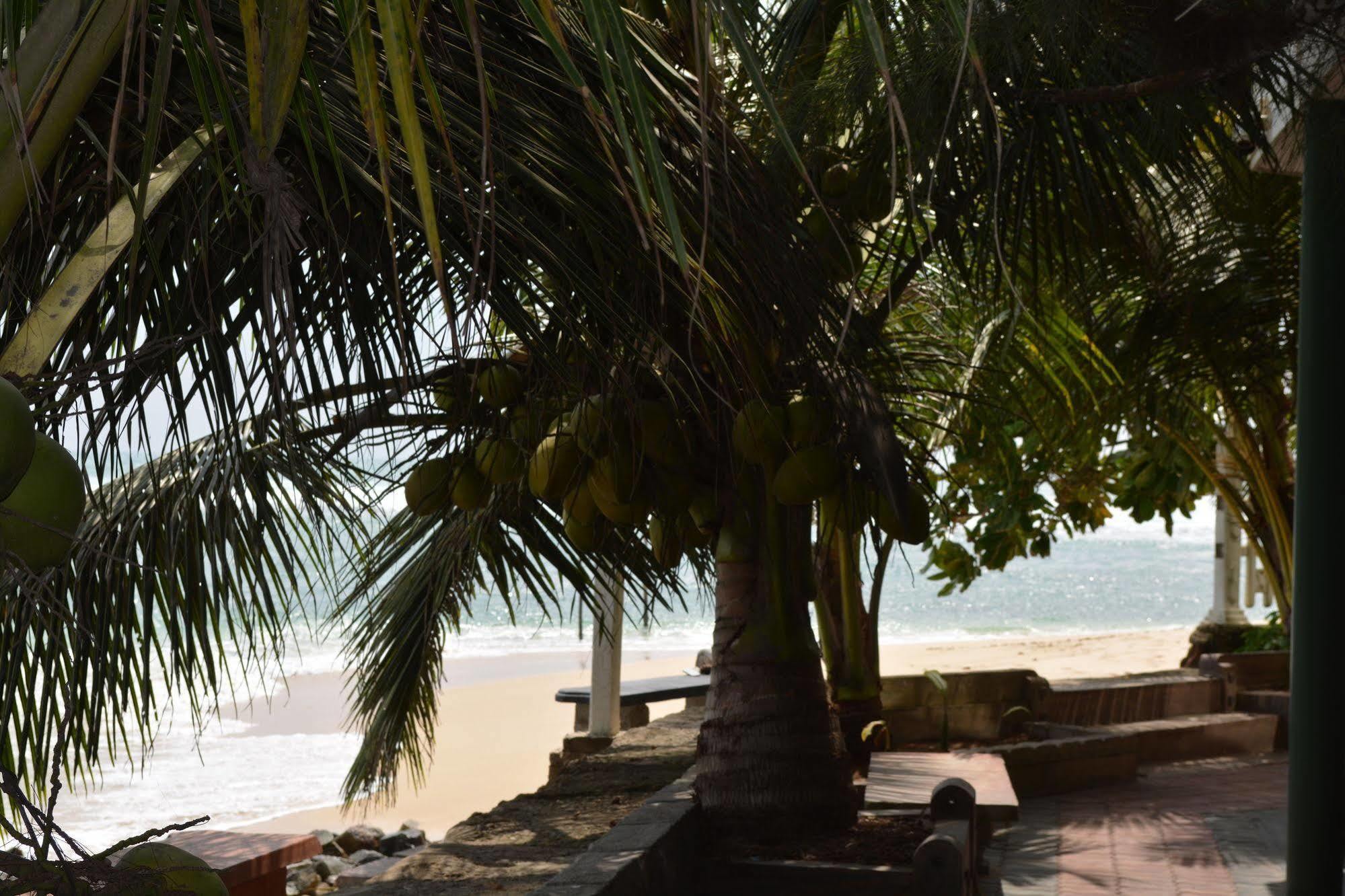 Sayurima Beach Hotel Ahangama Ngoại thất bức ảnh